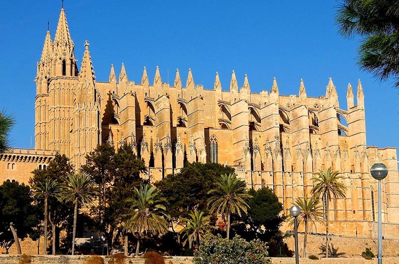 Explore Catedral de Mallorca in Palma Old Town