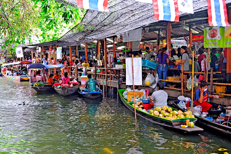 Khlong Lat Mayom Floating Market near Bangkok
