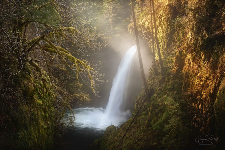 Pacific Northwest waterfalls at Columbia River Gorge | Photography by Gary Randall