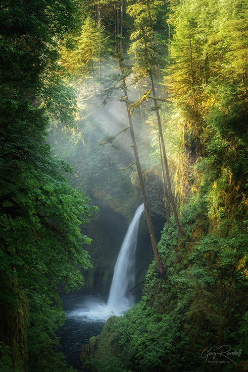 Fabulous waterfalls at Columbia River Gorge, Pacific Northwest | Photography by Gary Randall